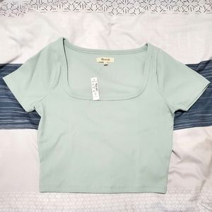 Square-neck crop shirt